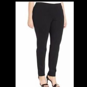 Macy’s Alfani black skinny leg pants in 18W.
